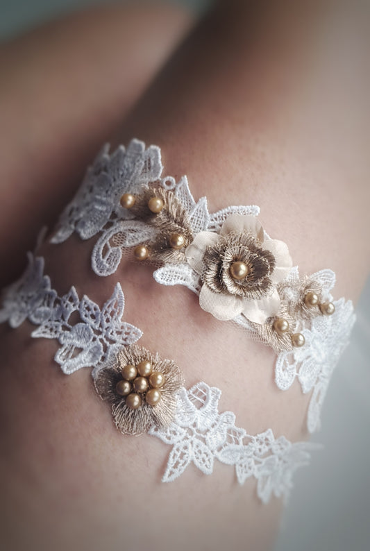 Wedding garter with 3d floral lace in gold